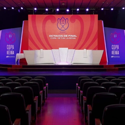 diseño y producción de la mesa y la tarima que forman parte de la escenografías de los sorteos de la Copa del Rey y Copa de la Reina de fútbol